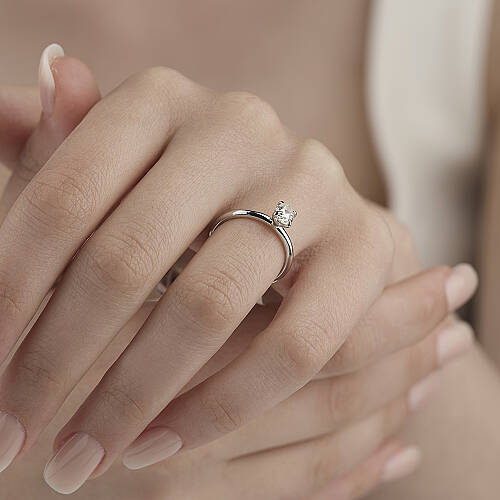 0.30 Karat Oval Pırlanta Tektaş Yüzük (1)